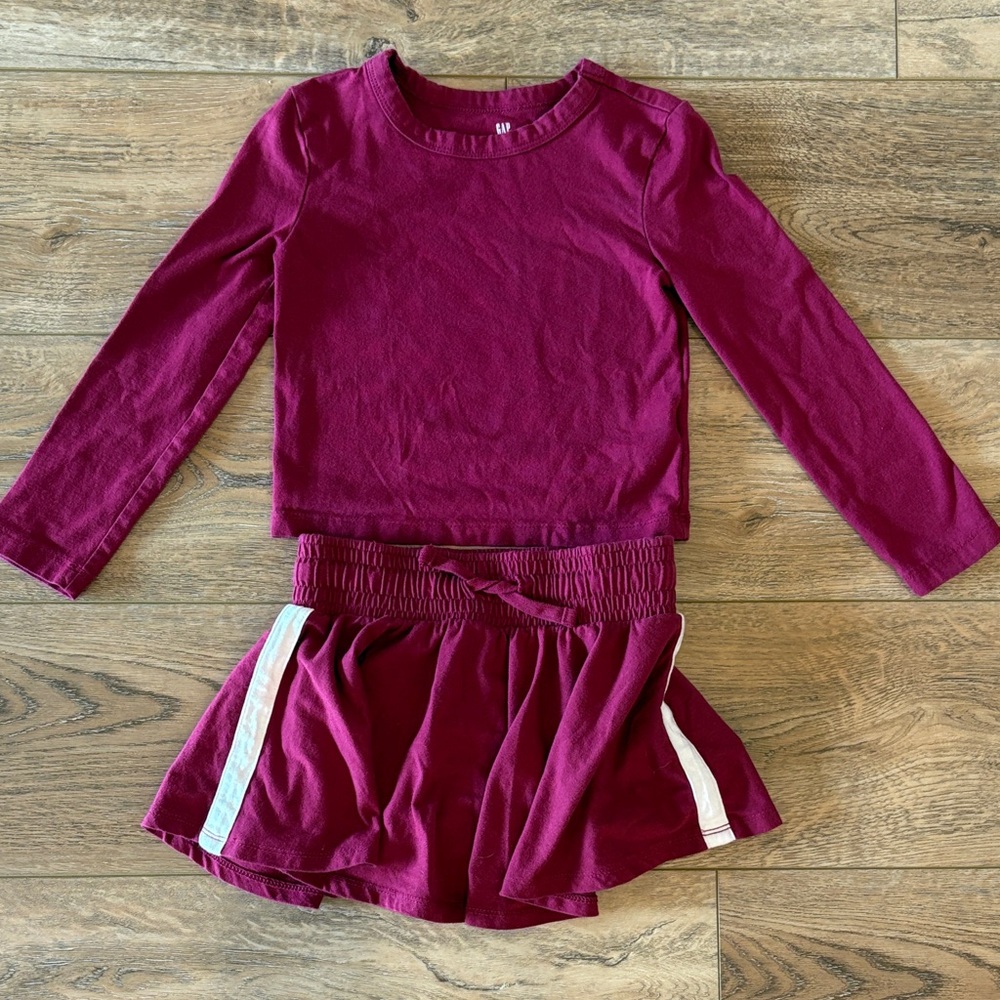 Girls Gap Kids Maroon red skirt and shirt set size XS (4-5)
